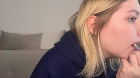 Ophelia online show from April 3, 4:41 am