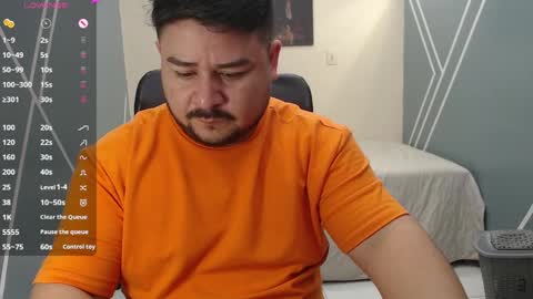 Snapshot of oso_gael chatting on February 28, 5:48 pm Bear Gael online show from February 28, 5:48 pm