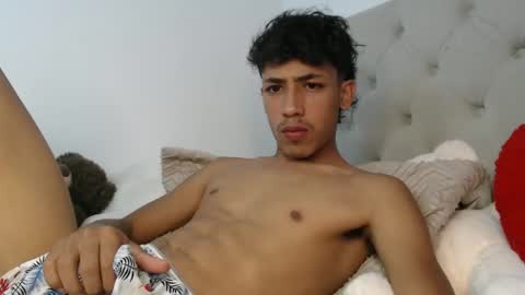 Snapshot of ostin_18hot chatting on October 3, 3:04 am ostin 18hot online show from October 3, 3:04 am