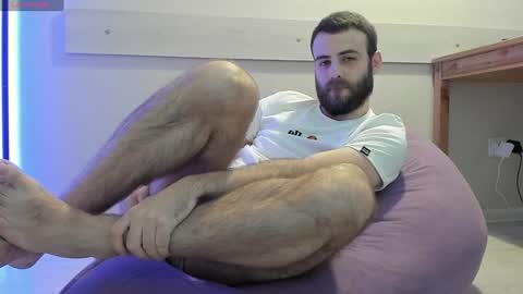 Snapshot of otishairy chatting on December 29, 1:45 am Otis online show from December 29, 1:45 am