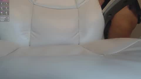Snapshot of paiperhalliwey chatting on February 17, 9:00 pm paiperhalliwey online show from February 17, 9:00 pm