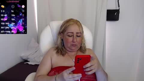 Snapshot of paiperhalliwey chatting on September 22, 6:01 pm paiperhalliwey online show from September 22, 6:01 pm