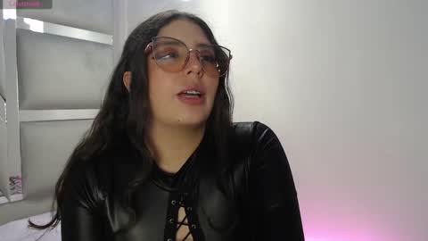Snapshot of paola_lyon chatting on March 5, 7:17 pm Paola Lyon online show from March 5, 7:17 pm