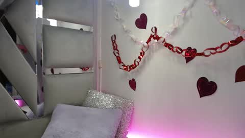 Snapshot of paola_lyon chatting on February 22, 7:25 pm Paola Lyon online show from February 22, 7:25 pm