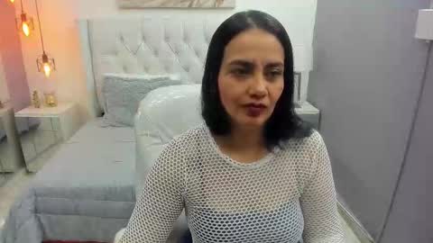 Paola online show from November 5, 1:24 pm