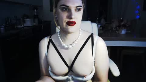 Sarina Williams online show from December 6, 2:33 pm