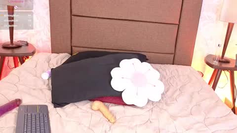 paolagh_ online show from March 22, 8:29 am