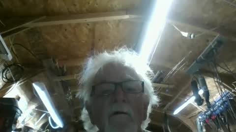 papajb70 online show from December 21, 2:51 am