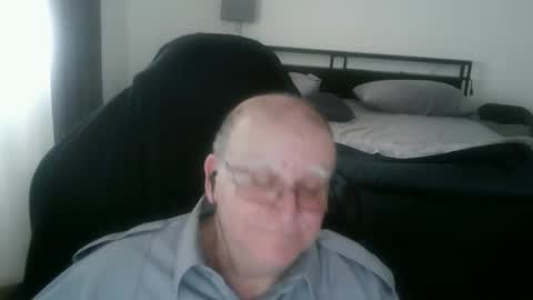 papilly online show from April 16, 2:39 pm