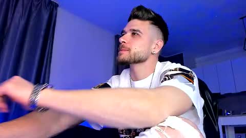 Paris online show from February 15, 10:42 pm