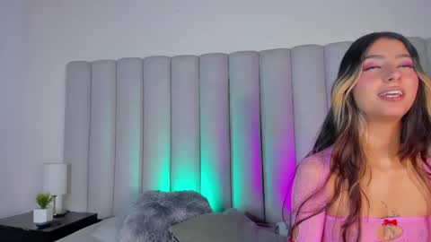 Snapshot of parisfox_ chatting on February 25, 8:00 pm PARIS online show from February 25, 8:00 pm