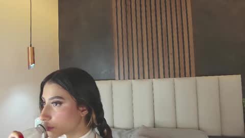 Snapshot of parisfox_ chatting on February 21, 10:59 pm PARIS online show from February 21, 10:59 pm