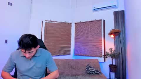 Snapshot of party_guyssex chatting on October 14, 1:25 pm liampacoyosh and erick online show from October 14, 1:25 pm