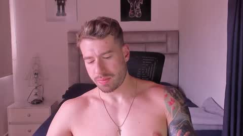 PAUL ROGER online show from November 9, 5:37 pm