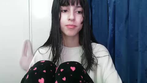 Snapshot of paulainblue chatting on December 5, 1:31 am   online show from December 5, 1:31 am