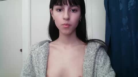 Snapshot of paulainblue chatting on December 7, 1:30 am   online show from December 7, 1:30 am