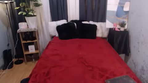 paulalawman online show from March 11, 3:42 am