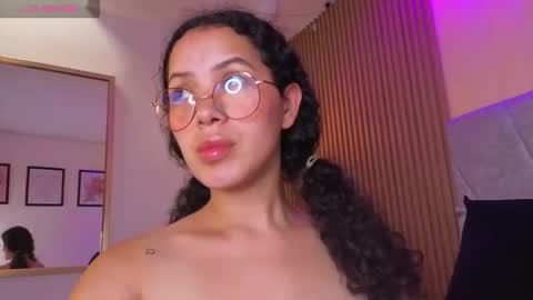 paulina  online show from November 15, 3:46 pm