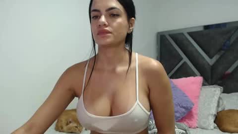 Snapshot of paulina_l chatting on February 13, 12:57 am Paulina online show from February 13, 12:57 am