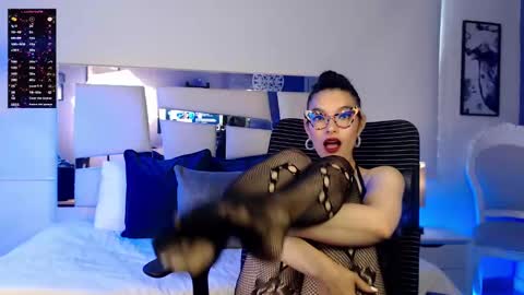 Snapshot of paulinabarnett_ chatting on February 16, 1:38 pm Paulina online show from February 16, 1:38 pm