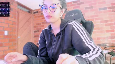 Snapshot of paulinabarnett_ chatting on December 28, 12:15 am Paulina online show from December 28, 12:15 am