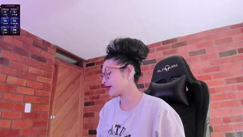 Snapshot of paulinabarnett_ chatting on January 6, 1:42 am Paulina online show from January 6, 1:42 am