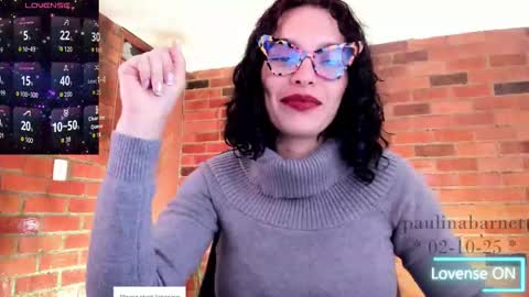 Snapshot of paulinabarnett_ chatting on October 2, 3:33 pm Paulina online show from October 2, 3:33 pm
