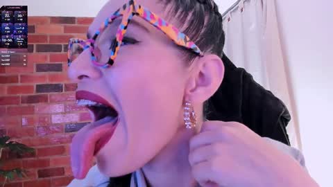 Snapshot of paulinabarnett_ chatting on January 10, 12:38 am Paulina online show from January 10, 12:38 am