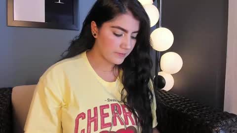 Snapshot of paulinaduarte_ chatting on February 14, 1:29 pm Paulina online show from February 14, 1:29 pm