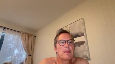 paulwill2377 online show from October 28, 1:28 am