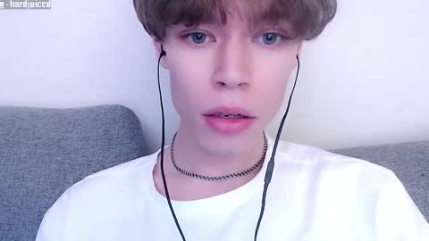 Snapshot of pawclaw chatting on October 26, 8:41 pm pawclaw online show from October 26, 8:41 pm