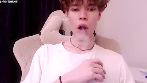 Snapshot of pawclaw chatting on October 14, 9:29 pm pawclaw online show from October 14, 9:29 pm