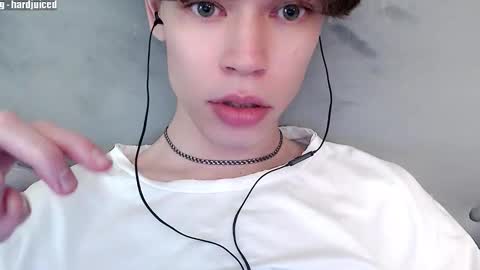 Snapshot of pawclaw chatting on October 21, 10:53 am pawclaw online show from October 21, 10:53 am