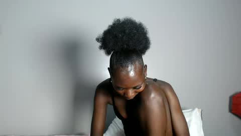 ella online show from June 15, 3:04 pm
