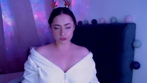 peacherry_ online show from December 6, 1:24 am