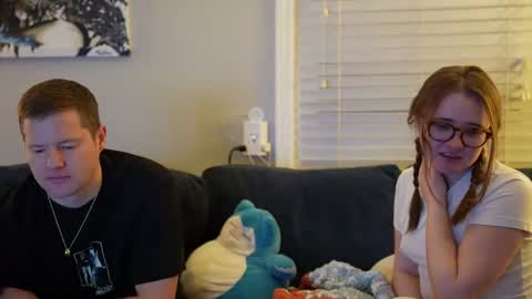 peachespunkins online show from February 15, 5:32 am