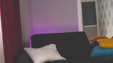 PeachyPixiee online show from May 4, 9:27 am