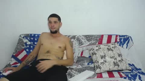 independent model online show from May 23, 11:50 am