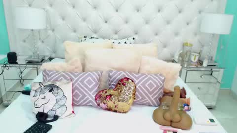 Snapshot of penelopelaurent chatting on October 13, 1:24 pm Penelope Laurent online show from October 13, 1:24 pm