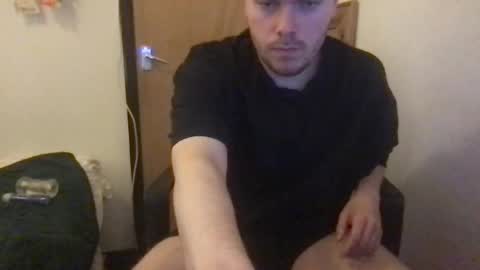 pennguin00 online show from December 31, 8:45 pm