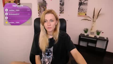 Mia online show from September 22, 7:56 am