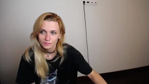 Mia online show from September 21, 7:12 am