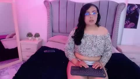 perla_hot_01 online show from November 18, 4:32 pm