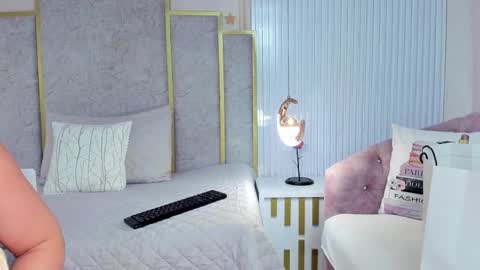 Perla online show from February 18, 6:52 pm