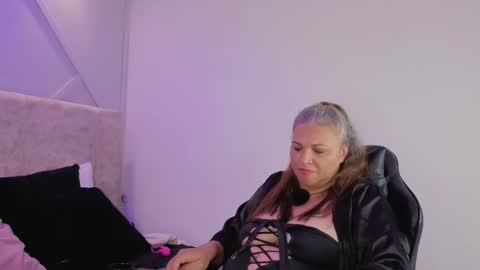 persefone_sky online show from February 16, 8:56 am