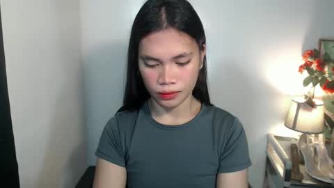 petite_pauline online show from February 21, 10:29 am