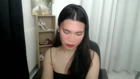 petite_pauline online show from February 11, 7:23 am