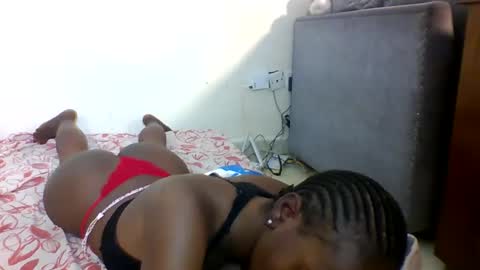 petite_queen001 online show from October 11, 10:57 pm