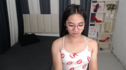 Snapshot of petiteasianmarian chatting on October 9, 11:15 am bigcock Marian online show from October 9, 11:15 am