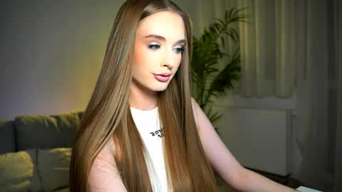 Petitegonwiild online show from April 22, 5:53 pm